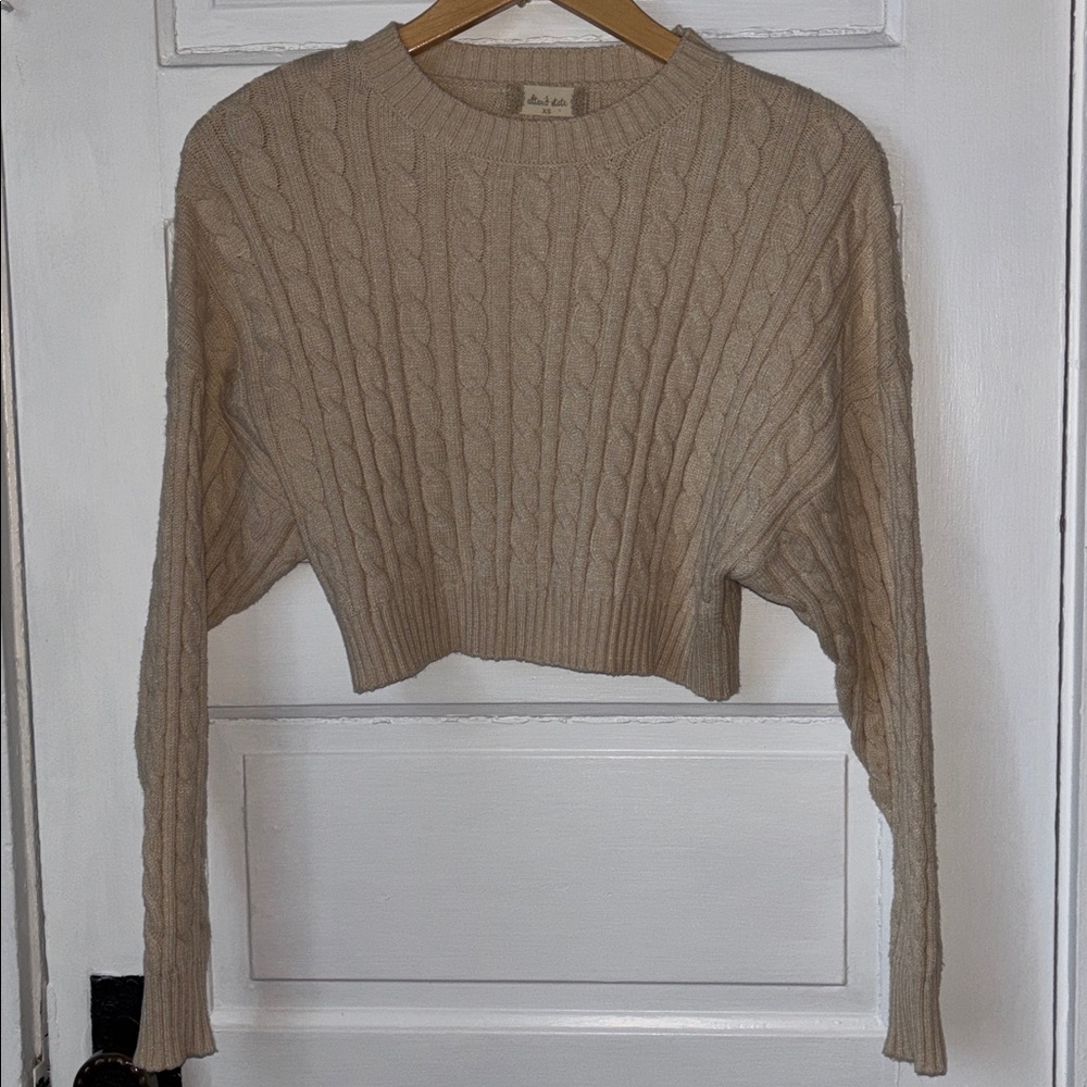 ALTAR’D STATE CROPPED CABLE KNIT CREWNECK SWEATER